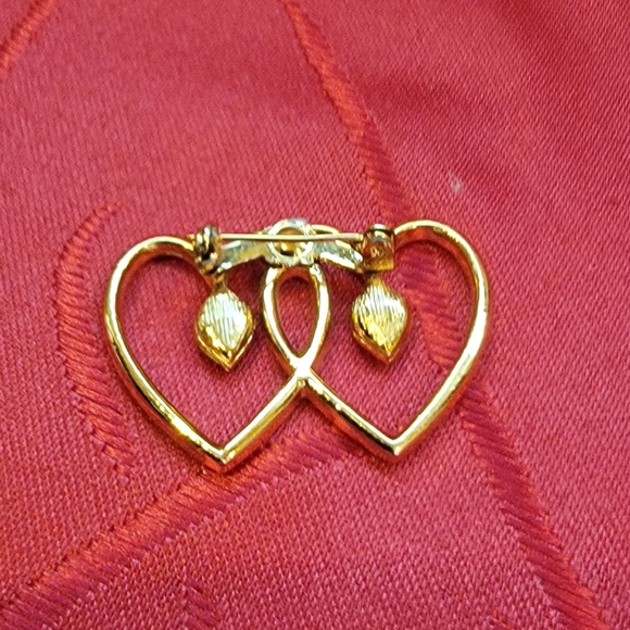 Gold tone Hearts with red gem brooch - Picture 3 of 6